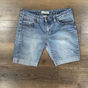 Women's Light Blue Denim Roll-Cuff Shorts with Stud Detail‎